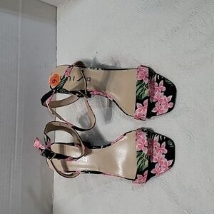 Unisa Floral Print Ankle Strap Sandal Size 9.5